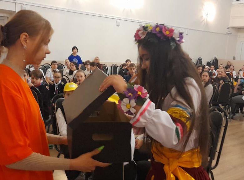 Школьники двух приморских городов сыграли в «Что? Где? Когда?» на тему славян